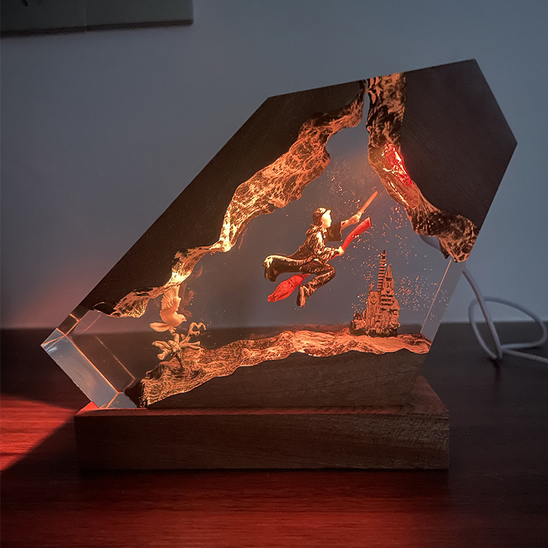 Resin Artist - Настольный ночник из дерева и эпоксидной